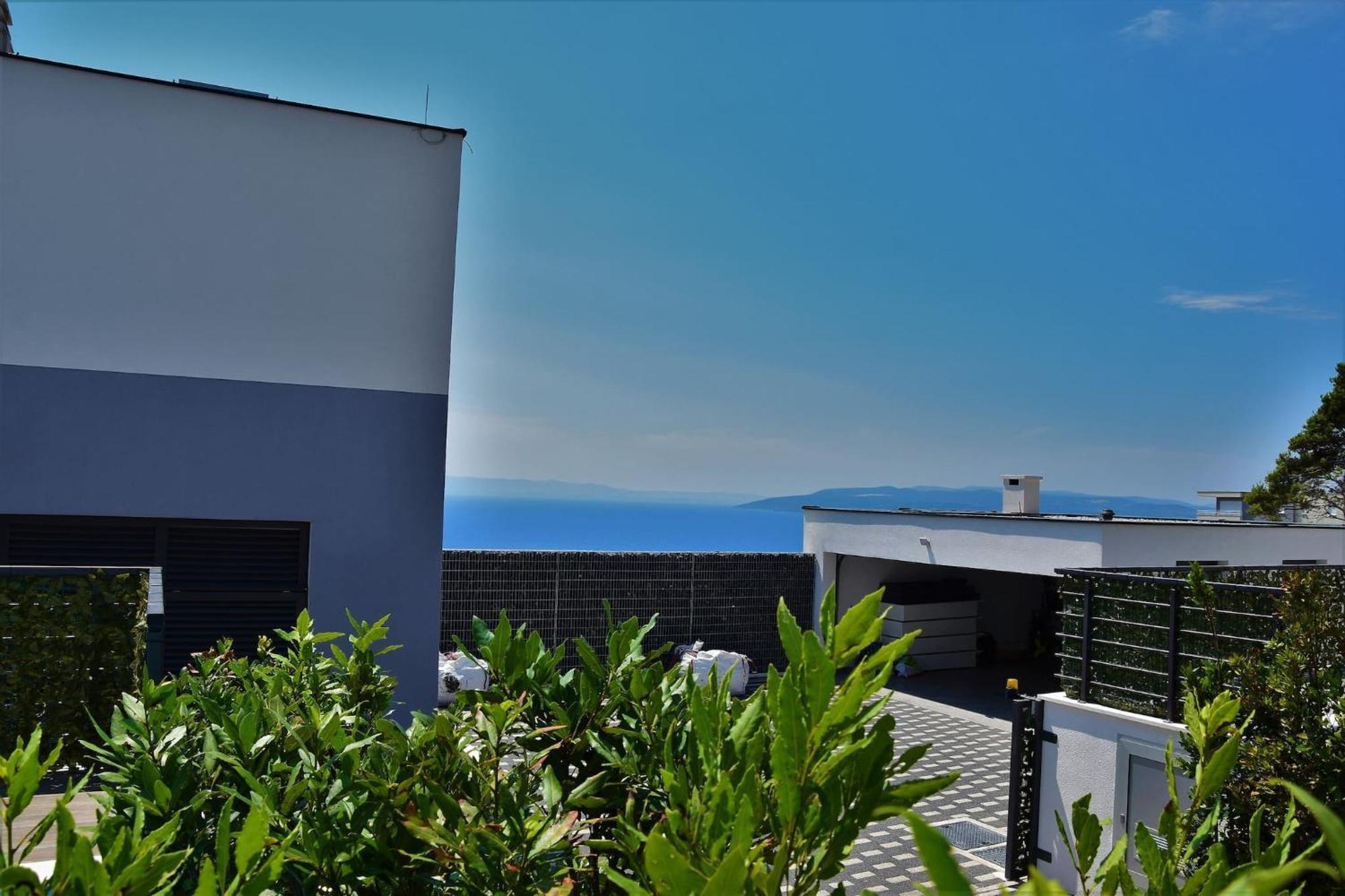 Luxury Villa *